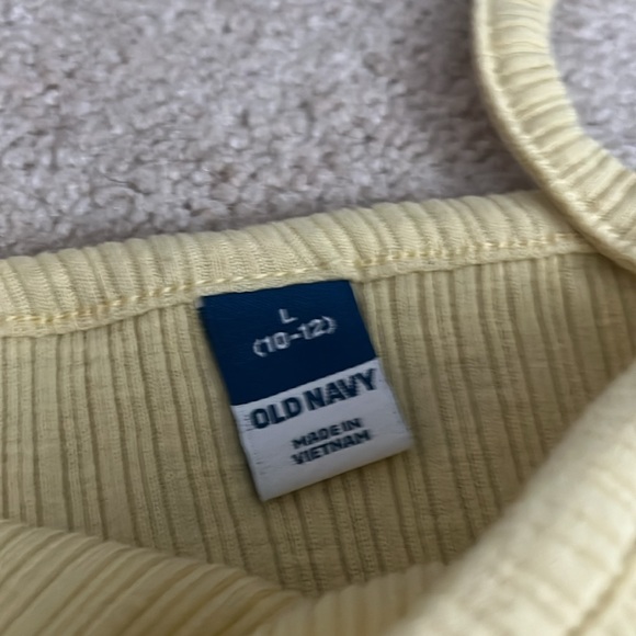 Old navy Childrens tanks - Picture 3 of 3